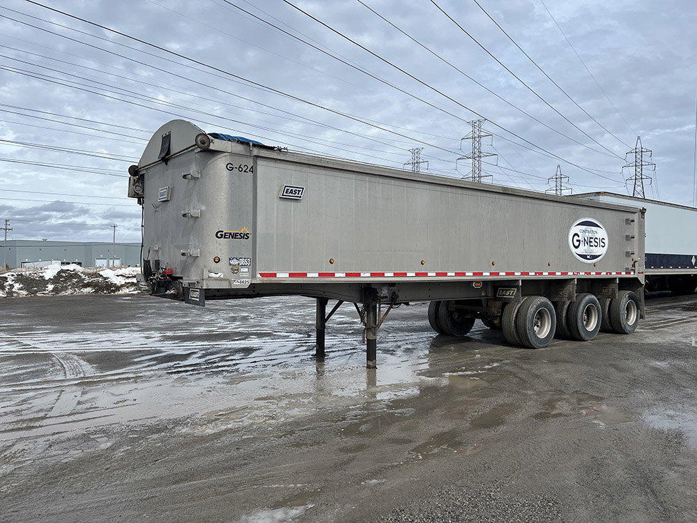 Remorque dompeur GENESIS East 2010.jpg