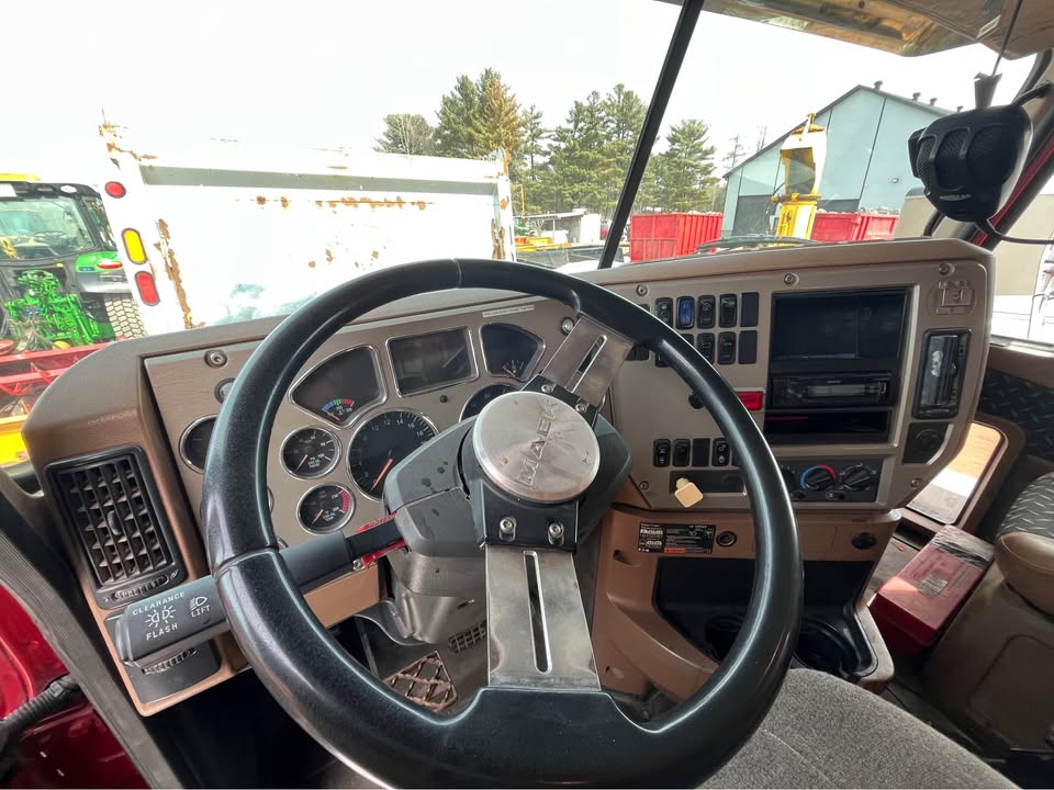 Mack Granite - 9.jpg