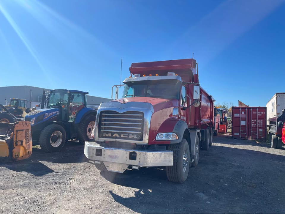 Mack Granite - 3.jpg