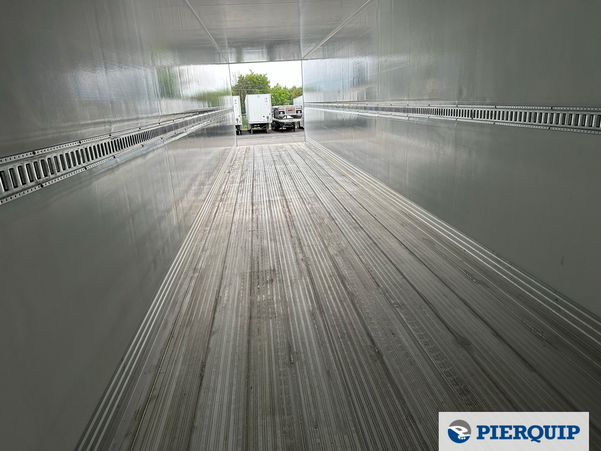 Pierquip-Reefer-Hyundai-2Axles-Barn-doors-2024-007.jpg