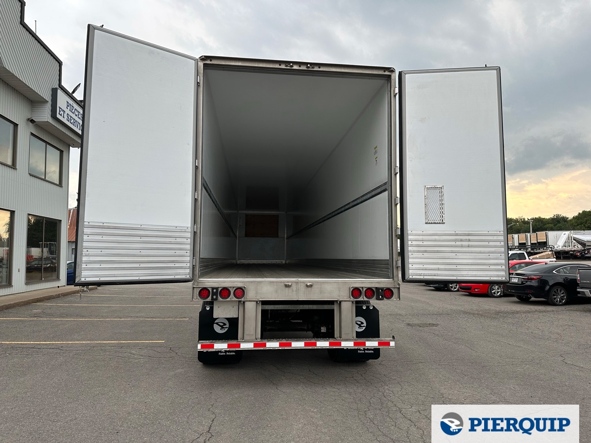 Pierquip-Reefer-Hyundai-2Axles-Barn-doors-2024-004.jpg