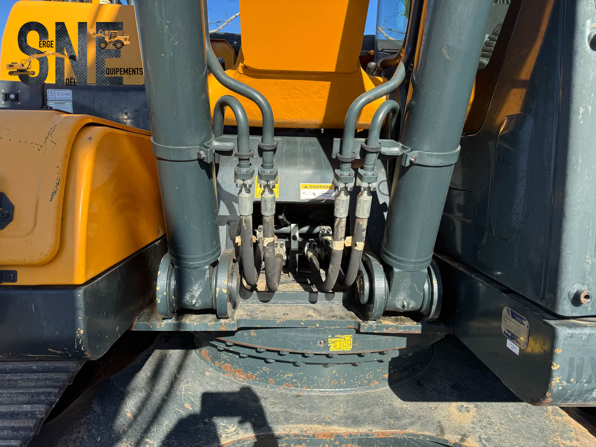 Hyundai HX220L_8528.jpg