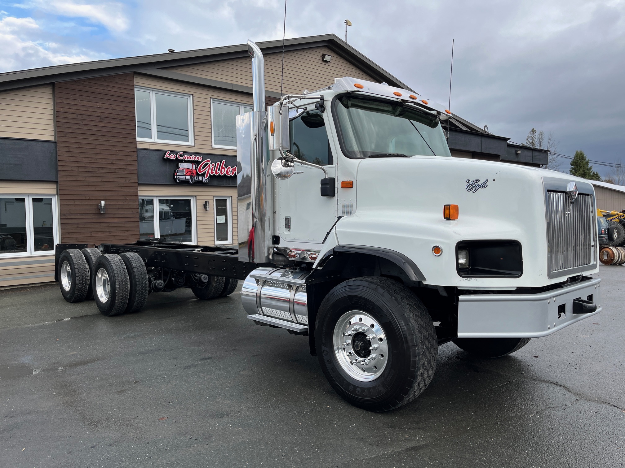 2006 - International 5600i - Cab & Chassis 03.JPG