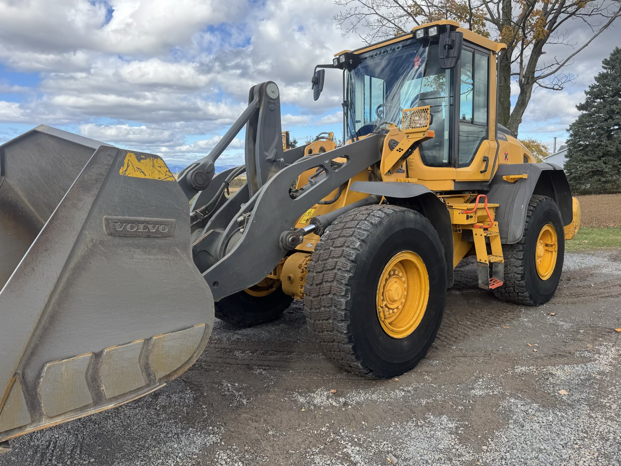 Volvo L90H_8714.jpg