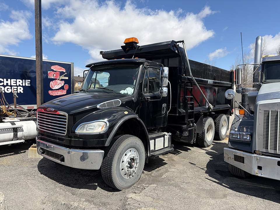 2015 Freightliner M2 112.jpeg