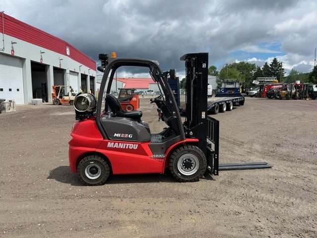 Manitou MI25G #CE0577 profil droite right side.jpg