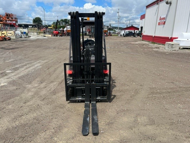 Manitou MI25G #CE0577 profil avant front side.jpg