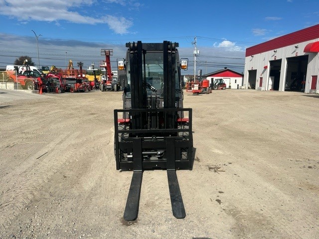 Manitou MI50G 2024 #CE1707 Profil avant front side.jpg