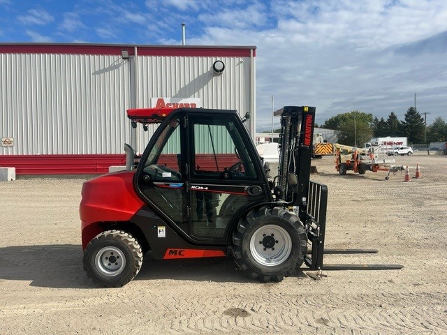 Manitou MC25-4 2024 #CE7692 Profil droite right side.jpg