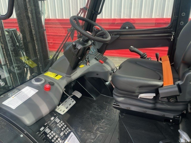 Manitou MC25-4 2024 #CE7692 Interieur interior.jpg