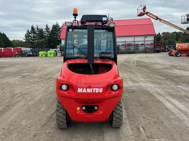 Manitou MSI50 2024 #CE2674 Profil arriere back side.jpg