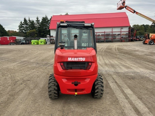 Manitou MC30-4 2024 #CE9563 Profil arriere back side.jpg