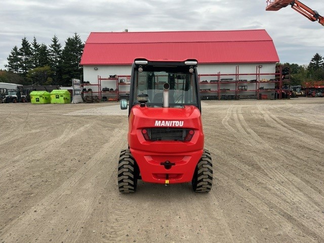 Manitou MC30-4 2024 #CE8752 Profil arriere back side.jpg