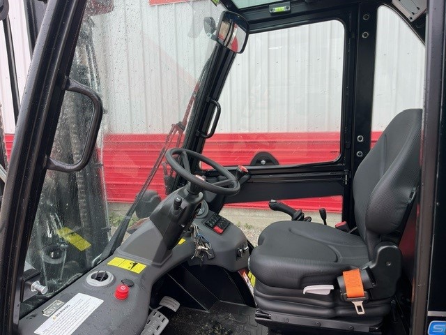 Manitou MC30-4 2024 #CE8752 Interieur Interior.jpg