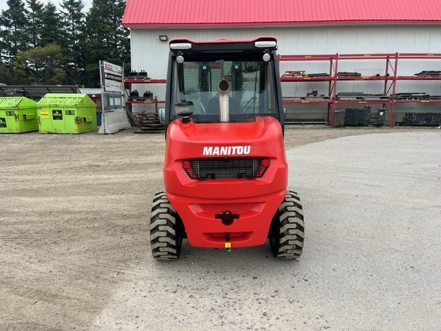 Manitou MC25-4 2024 #CE7100 Profil Arriere back side.jpg