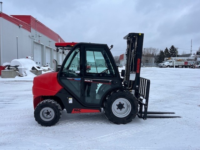 Manitou MC25-4 2024 #CE0367 profil droite right side.jpg