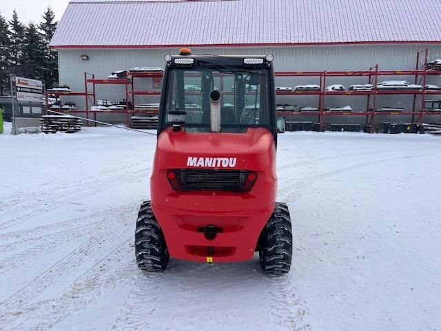 Manitou MC30-4 2024 #CE1232 profil arriere back side.jpg