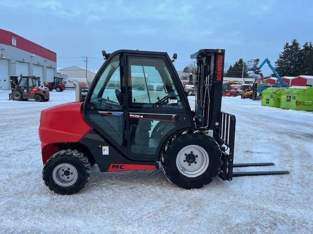 Manitou MC25-4 2024 #CE2584 profil droite right side.jpg