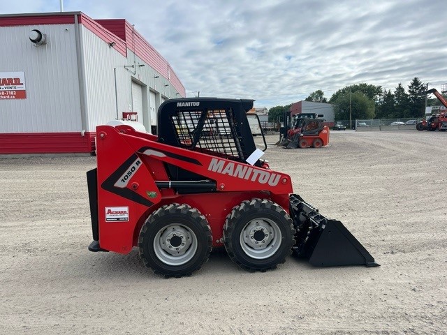 Manitou 1050R 2023 #LO1688 Profil droite right side.jpg