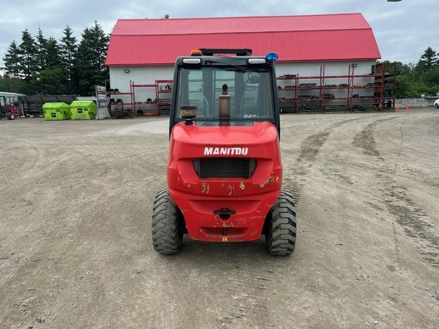 Manitou MC25-4 #CE7346 Profile arriere back side.jpg