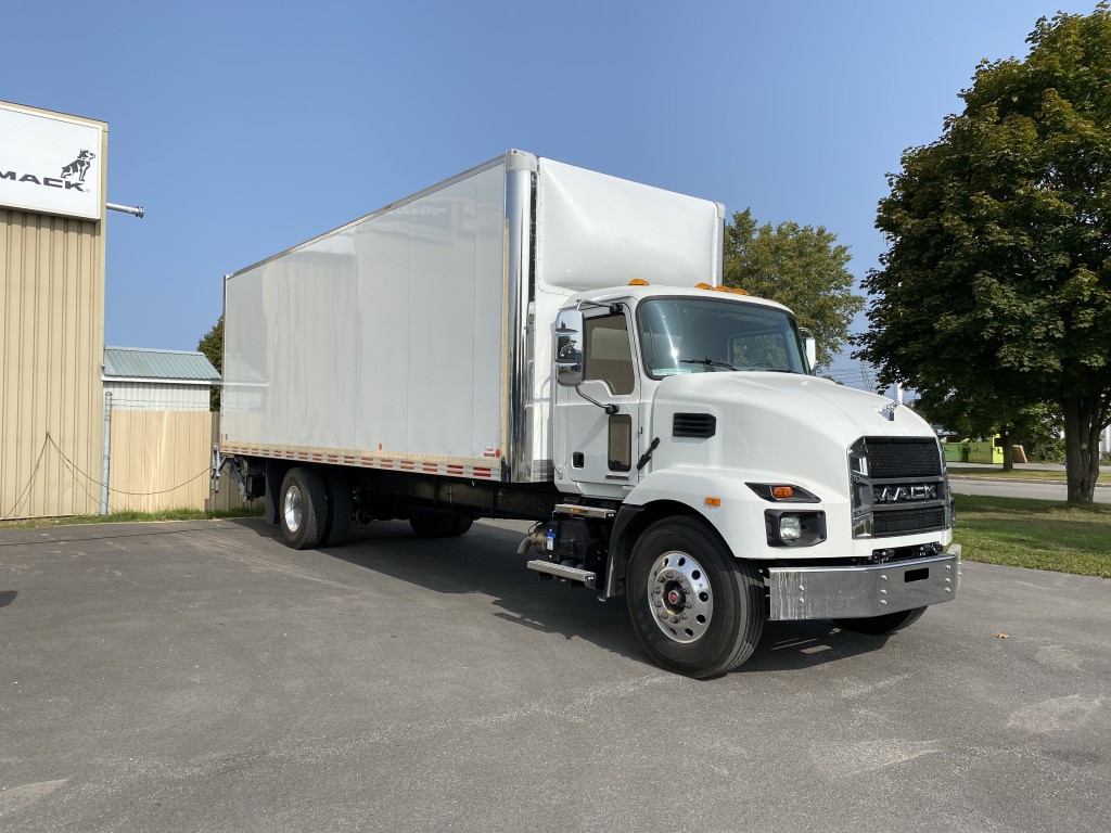 2023 Mack MD742