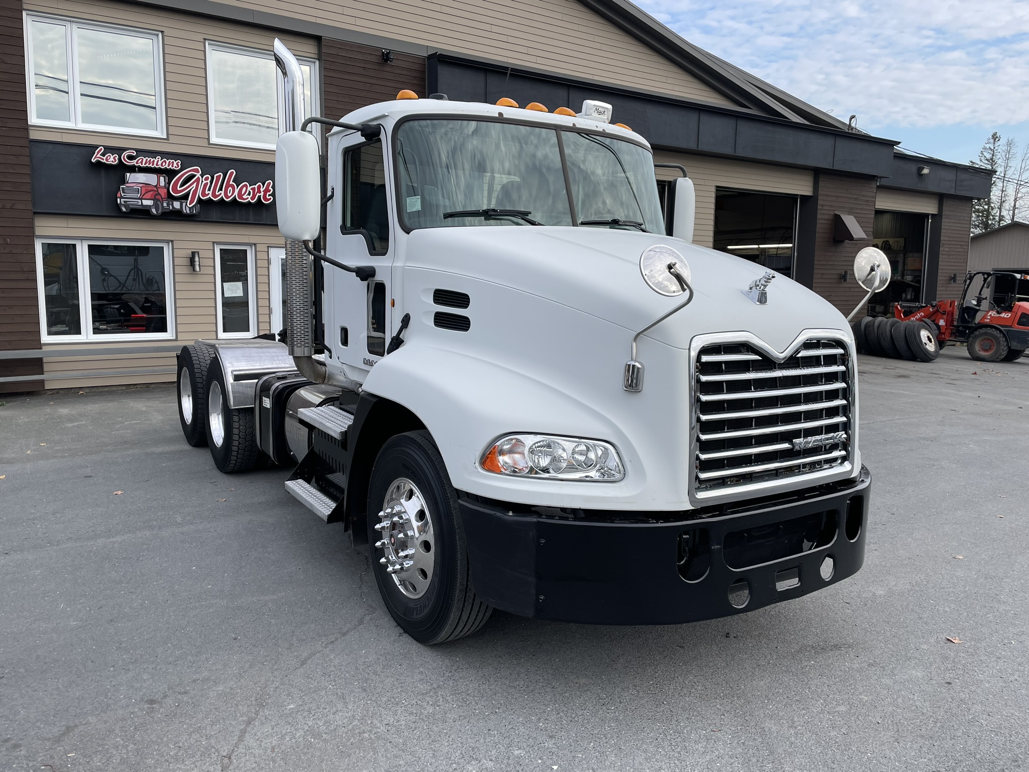 2012 - Mack CXU613 - Camion Tracteur 03.JPEG