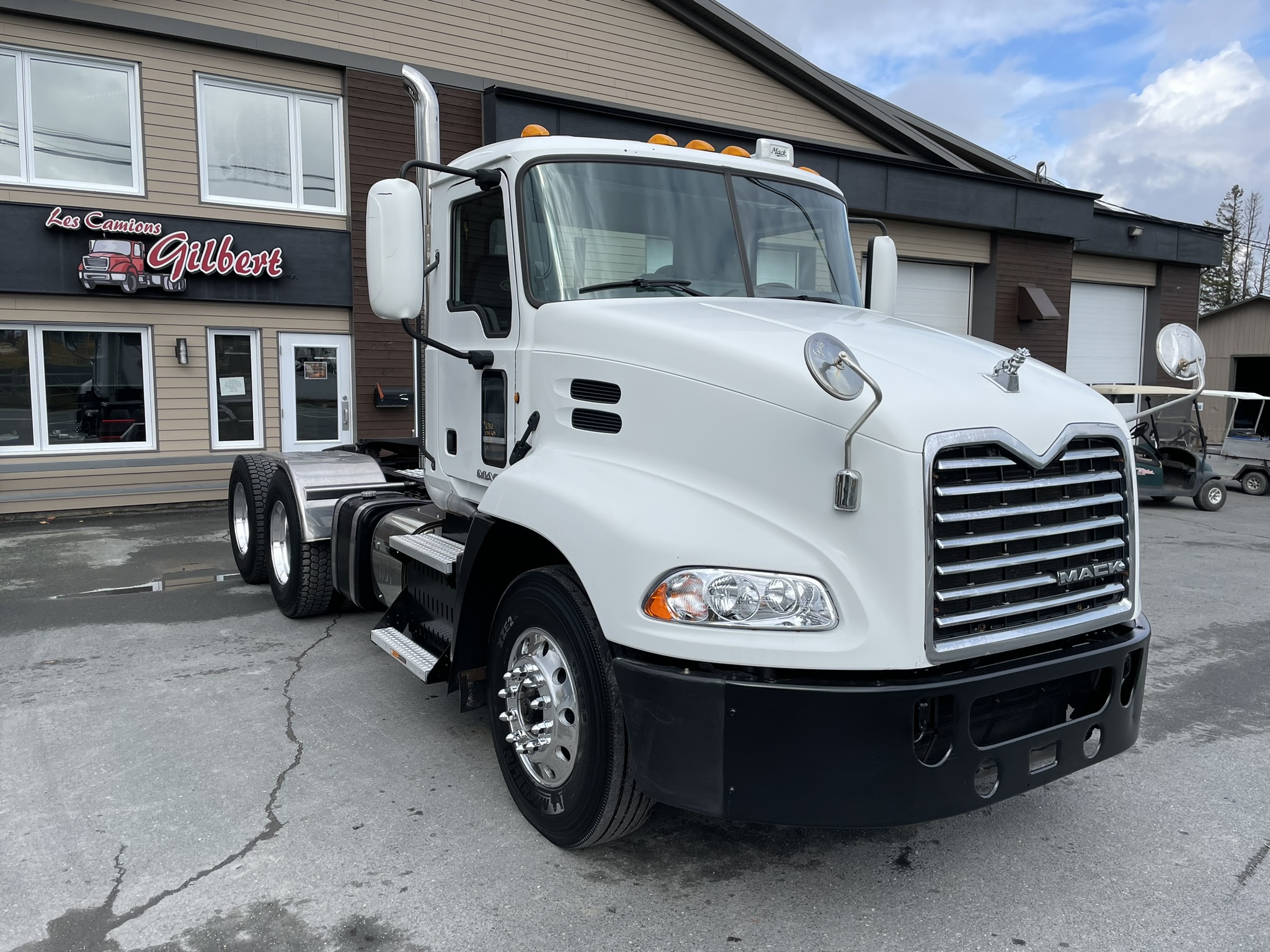 2013 - Mack CXU613 - Camion Tracteur 03.JPEG