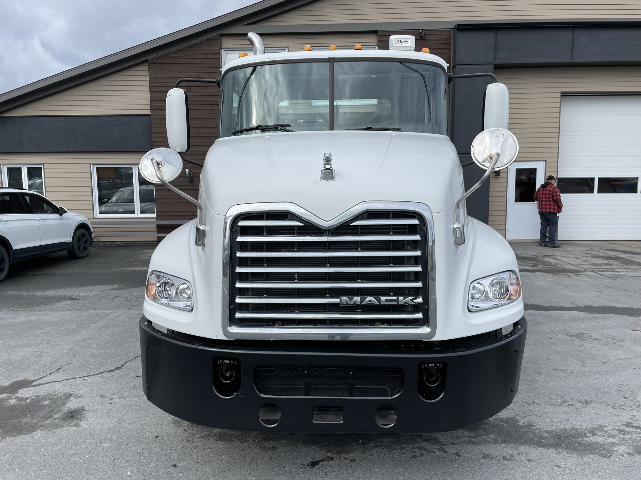 2013 - Mack CXU613 - Camion Tracteur 02.JPEG