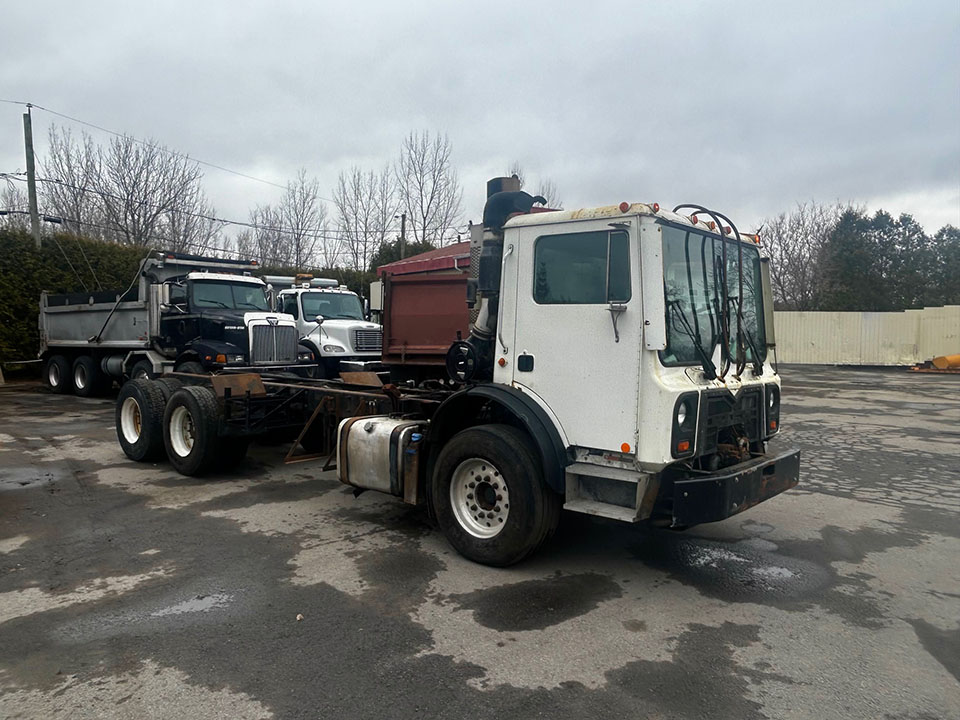 Mack-MRU-2016.jpg