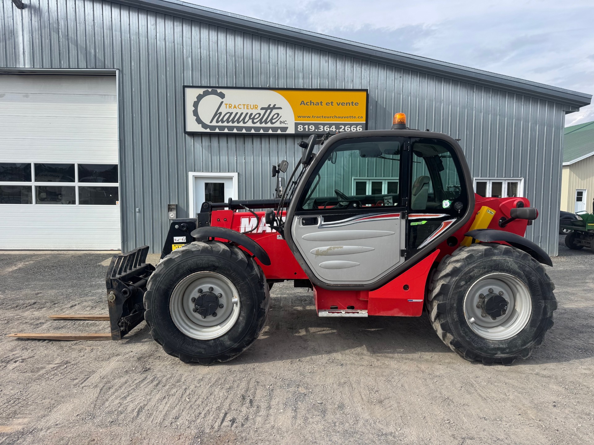 Manitou MT932 (1).jpg