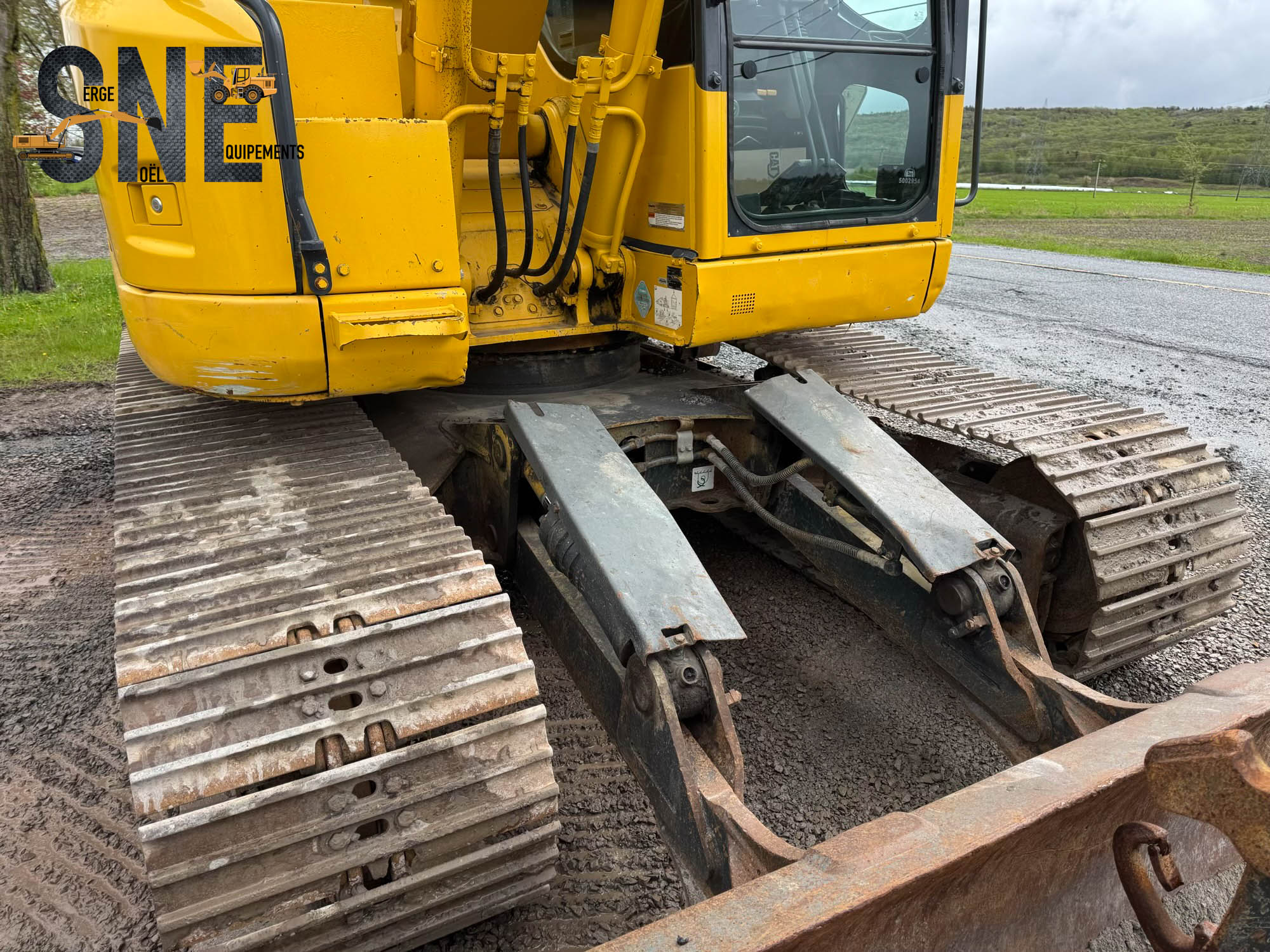 Komatsu PC138_6349.jpg