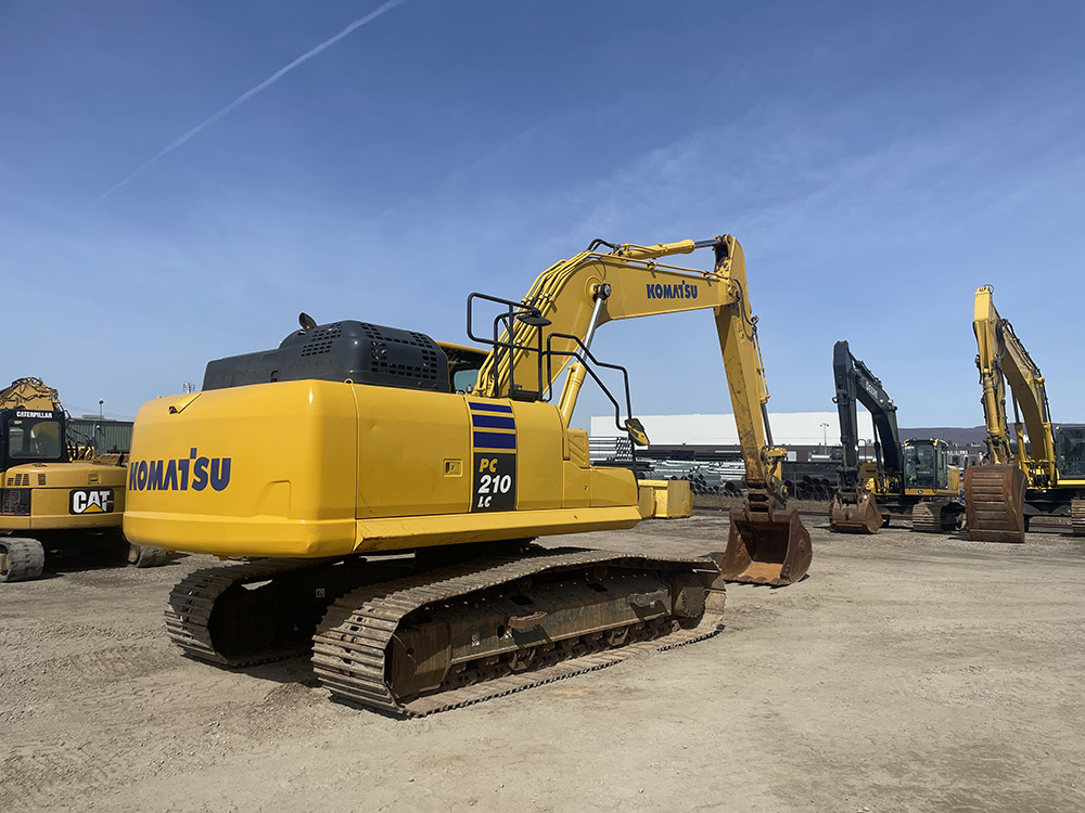 Komatsu-pc210lc11-4.jpg