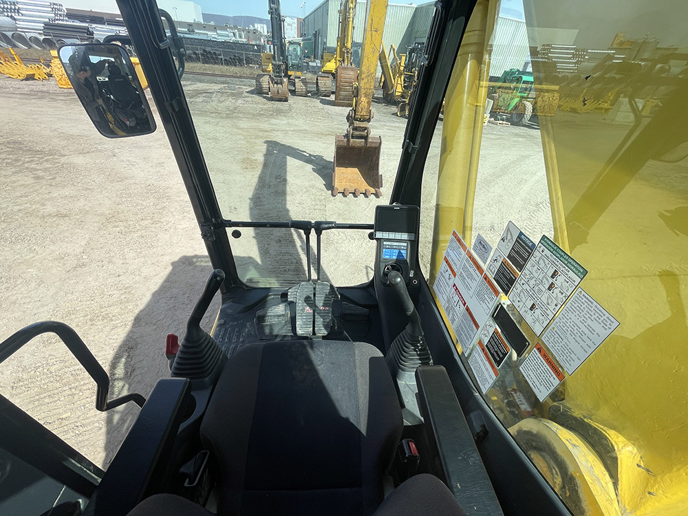 Komatsu-pc210lc11-5.jpg