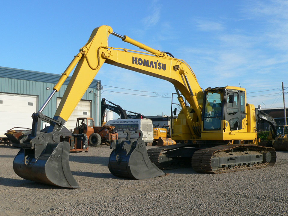 Komatsu-PC228USLC-10.jpg