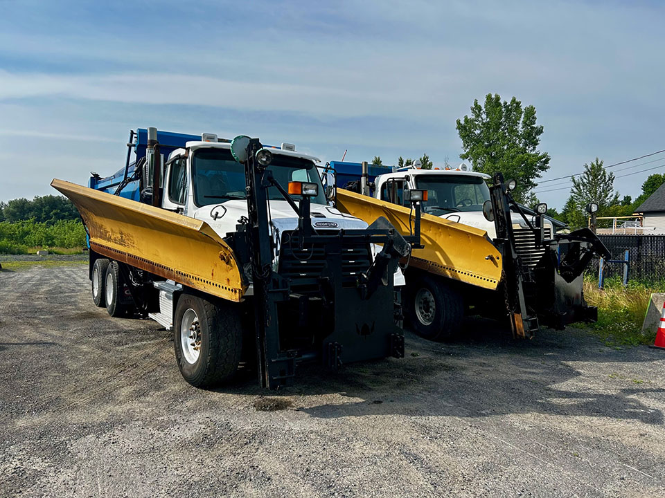 2012-Freightliner-SD108.jpg