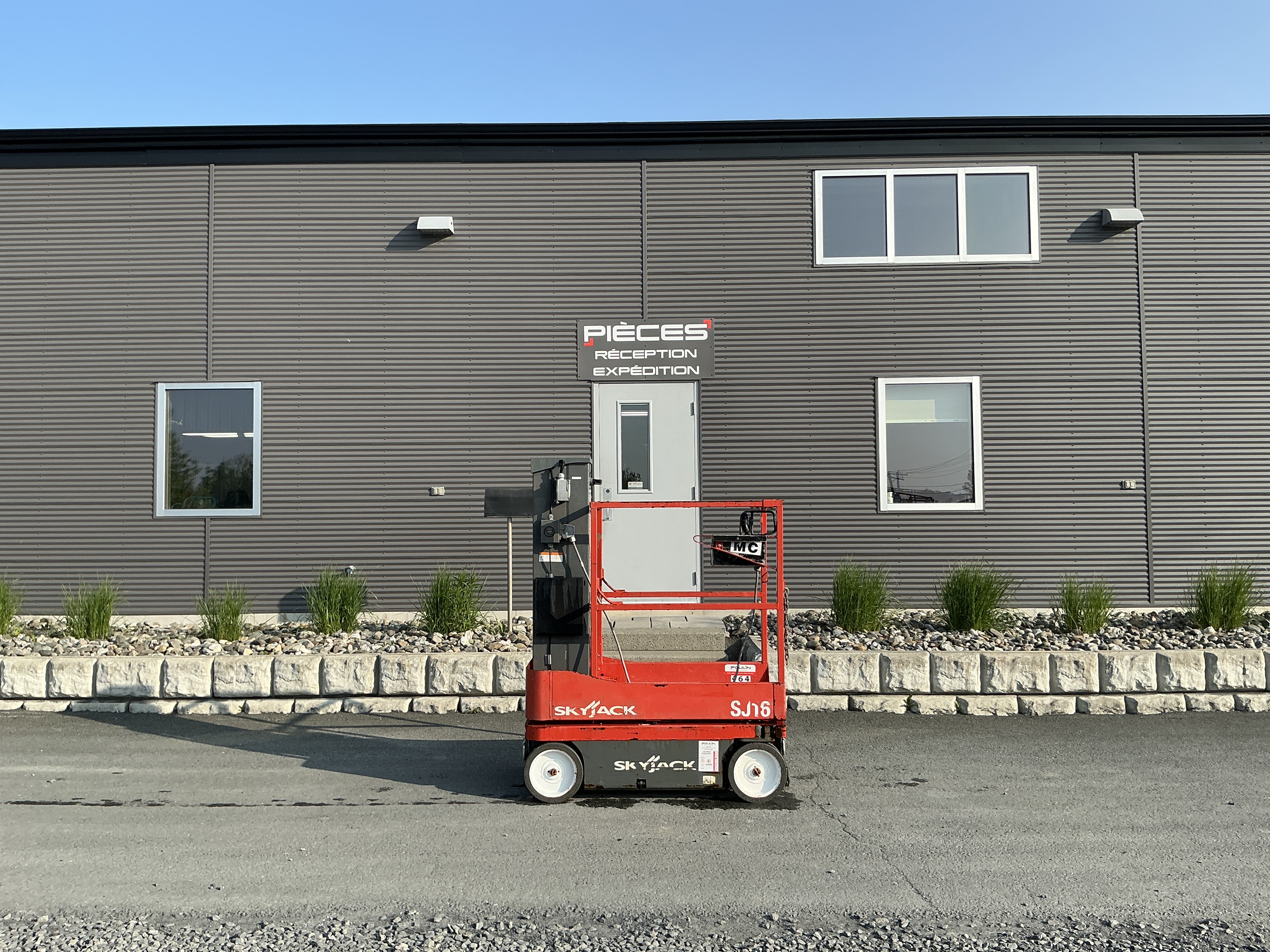 SKYJACK   SJ16  .  ANNÉE.  2019.JPG