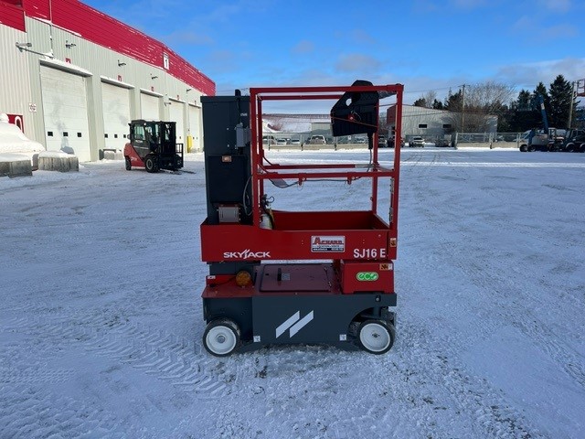 Skyjack SJ16E EH5854 profil gauche left side.jpg