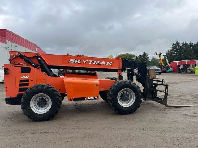 JLG 10054 2019 #CT4240 Profil droite left side.jpg