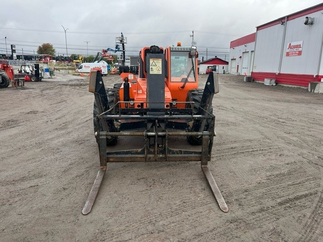 JLG 10054 2019 #CT4240 Profil avant front side.jpg