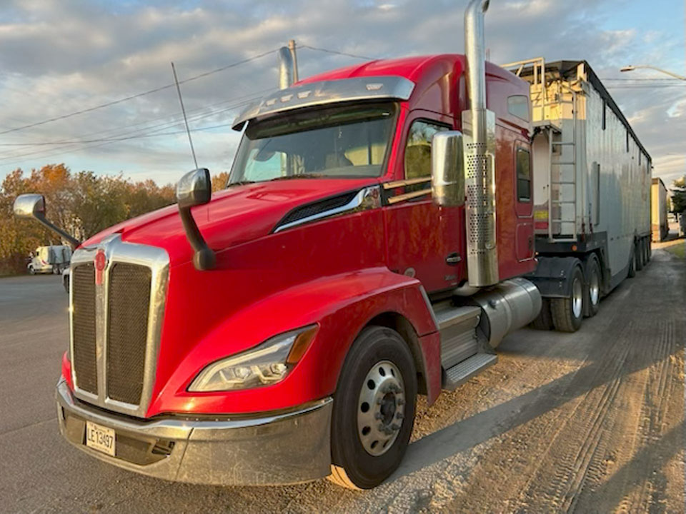 Kenworth-T680-2025.jpg