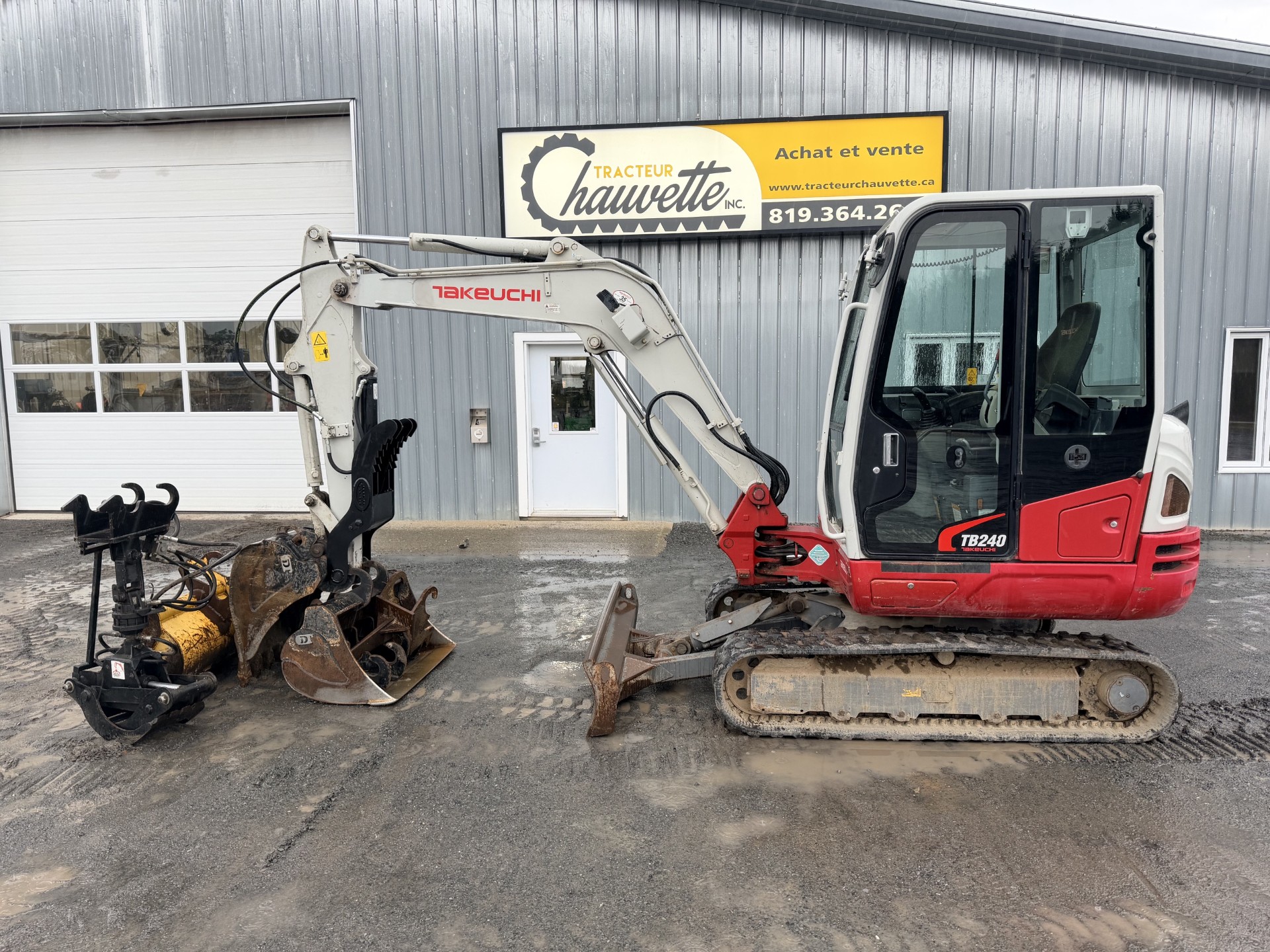 Takeuchi TB240 (1).jpg