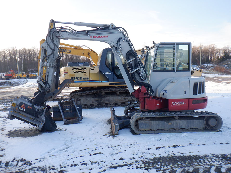 Takeuchi-TB257FR-2015.jpg