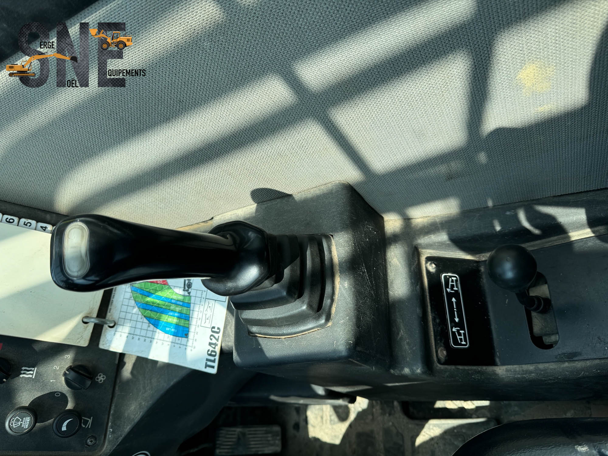 Caterpillar TL642_1493.jpg