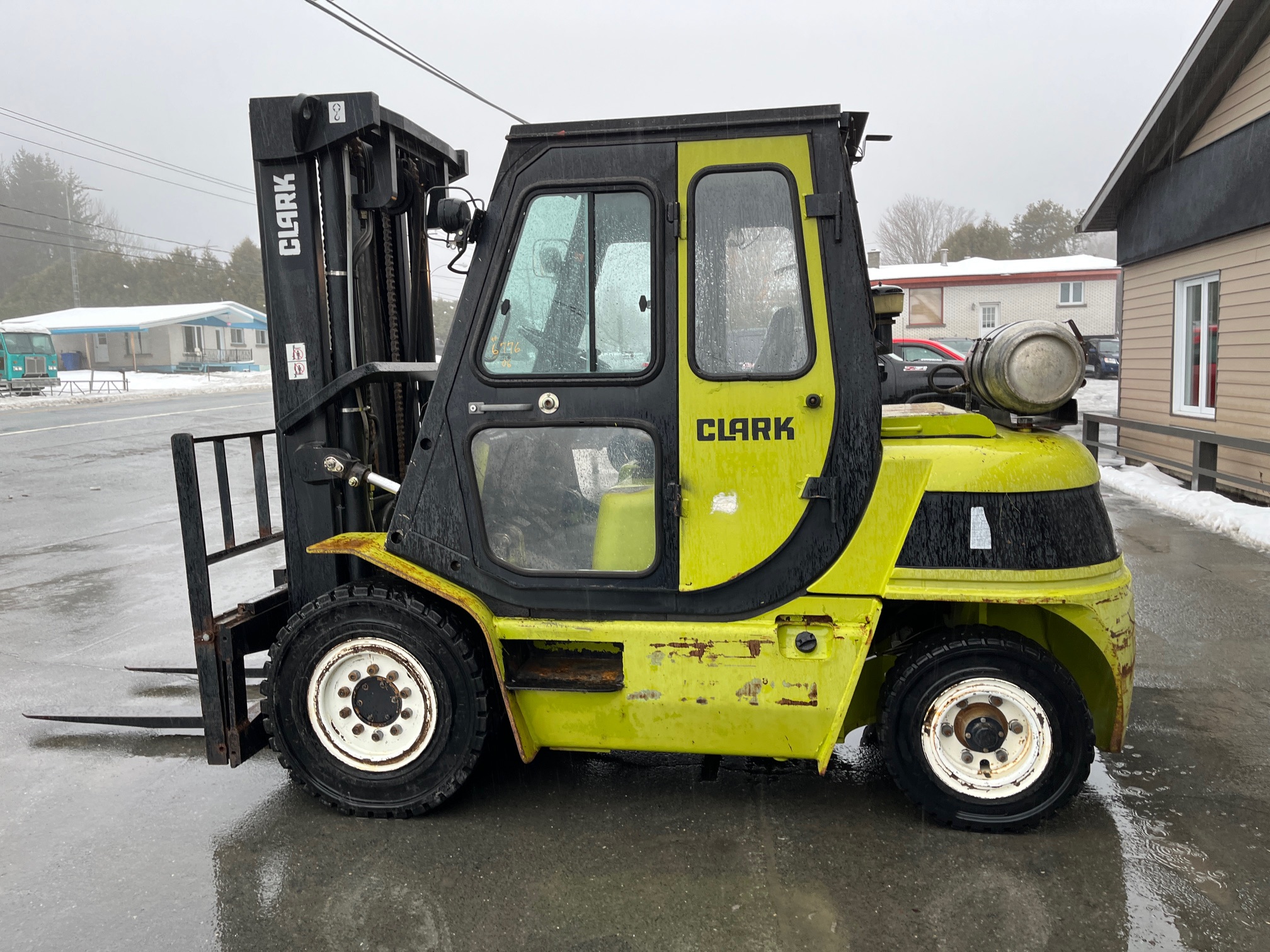 2006 - Clark CMP40L - Forklift 06.JPG