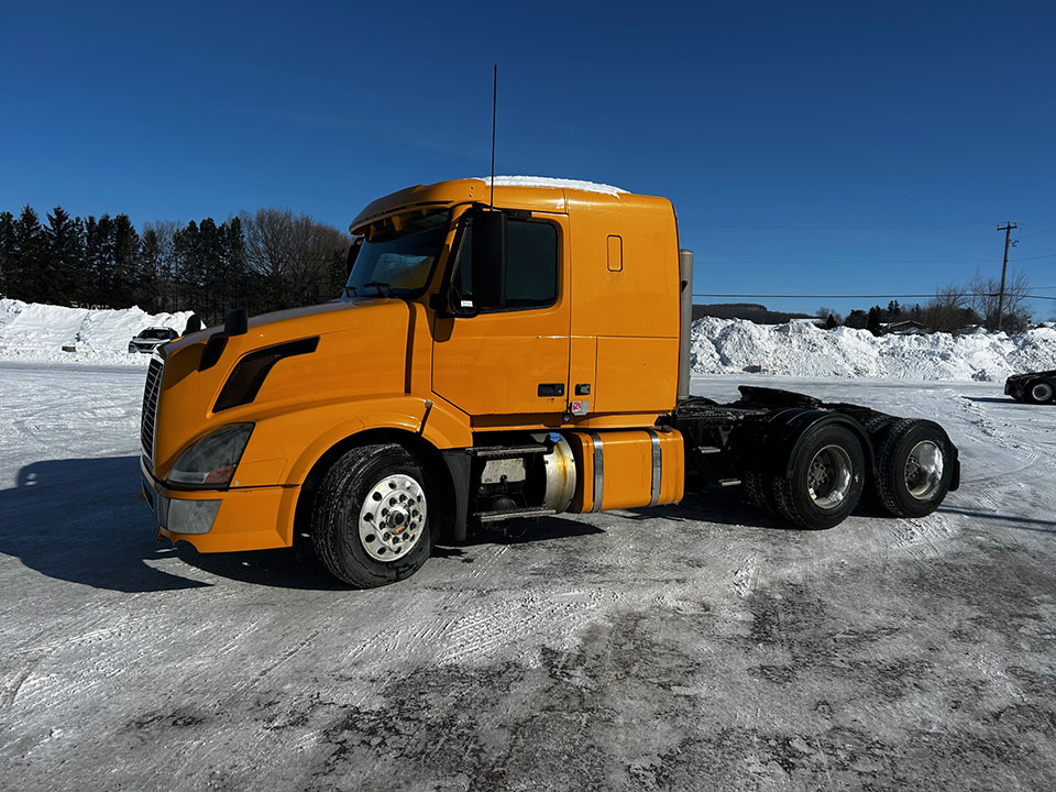 2013-Volvo-VNL-64T.jpg