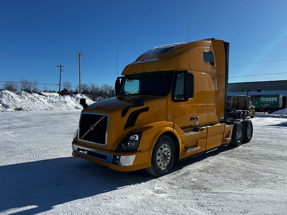 2013-VOLVO-VNL670.jpg