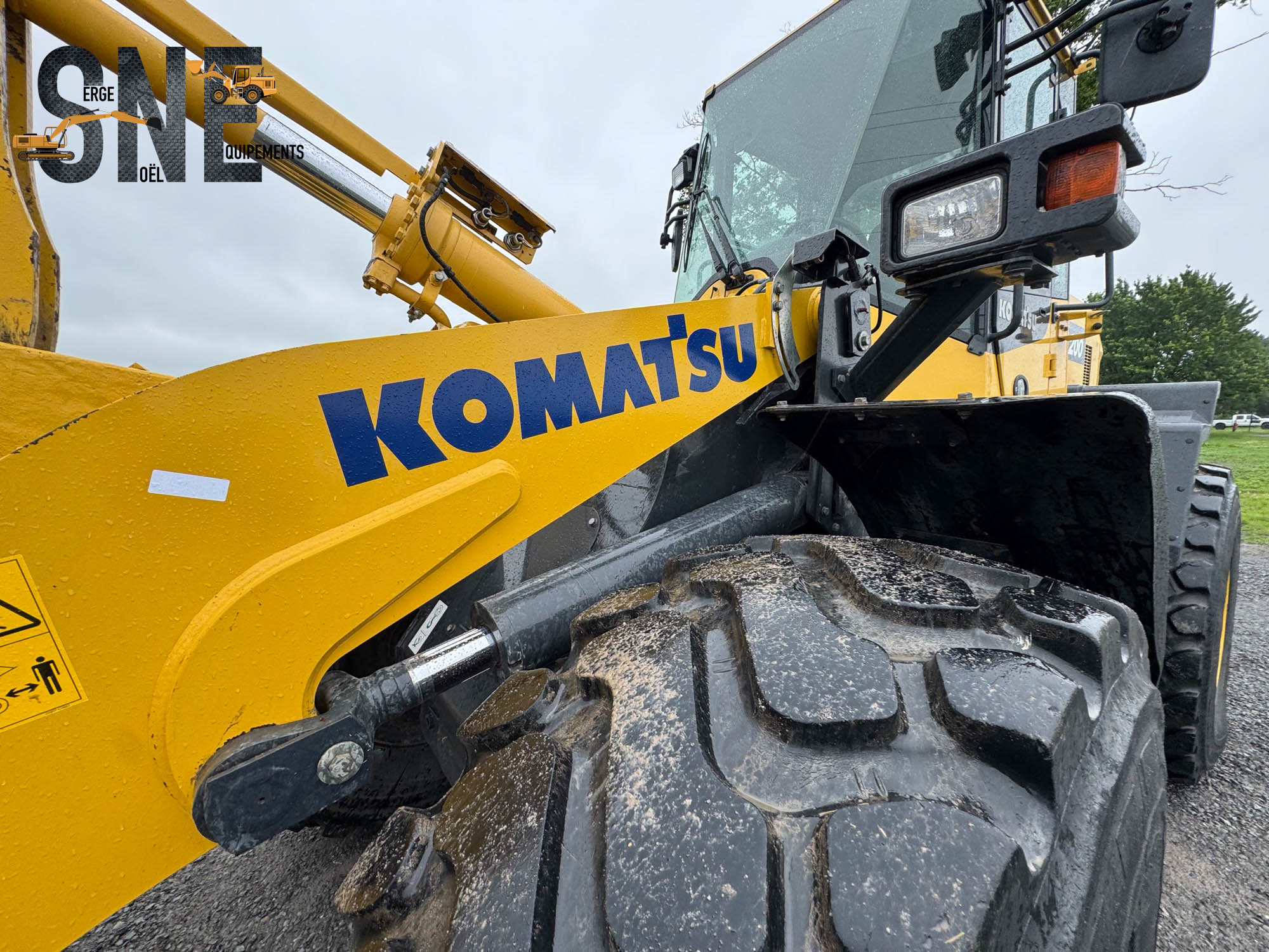 Komatsu WA200-8_7031.jpg
