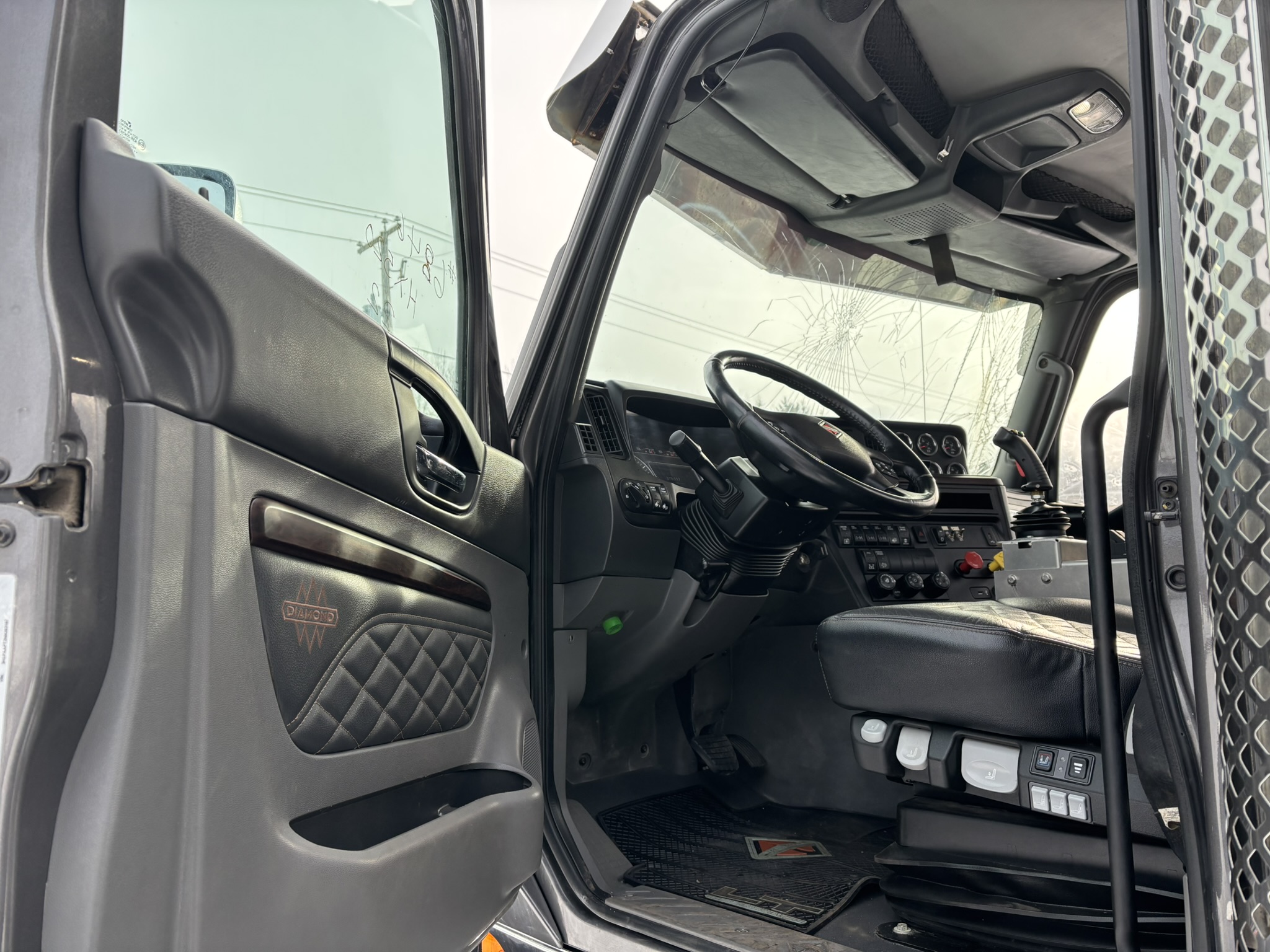 2022 - International HX520 - Camion Tracteur 10.JPEG