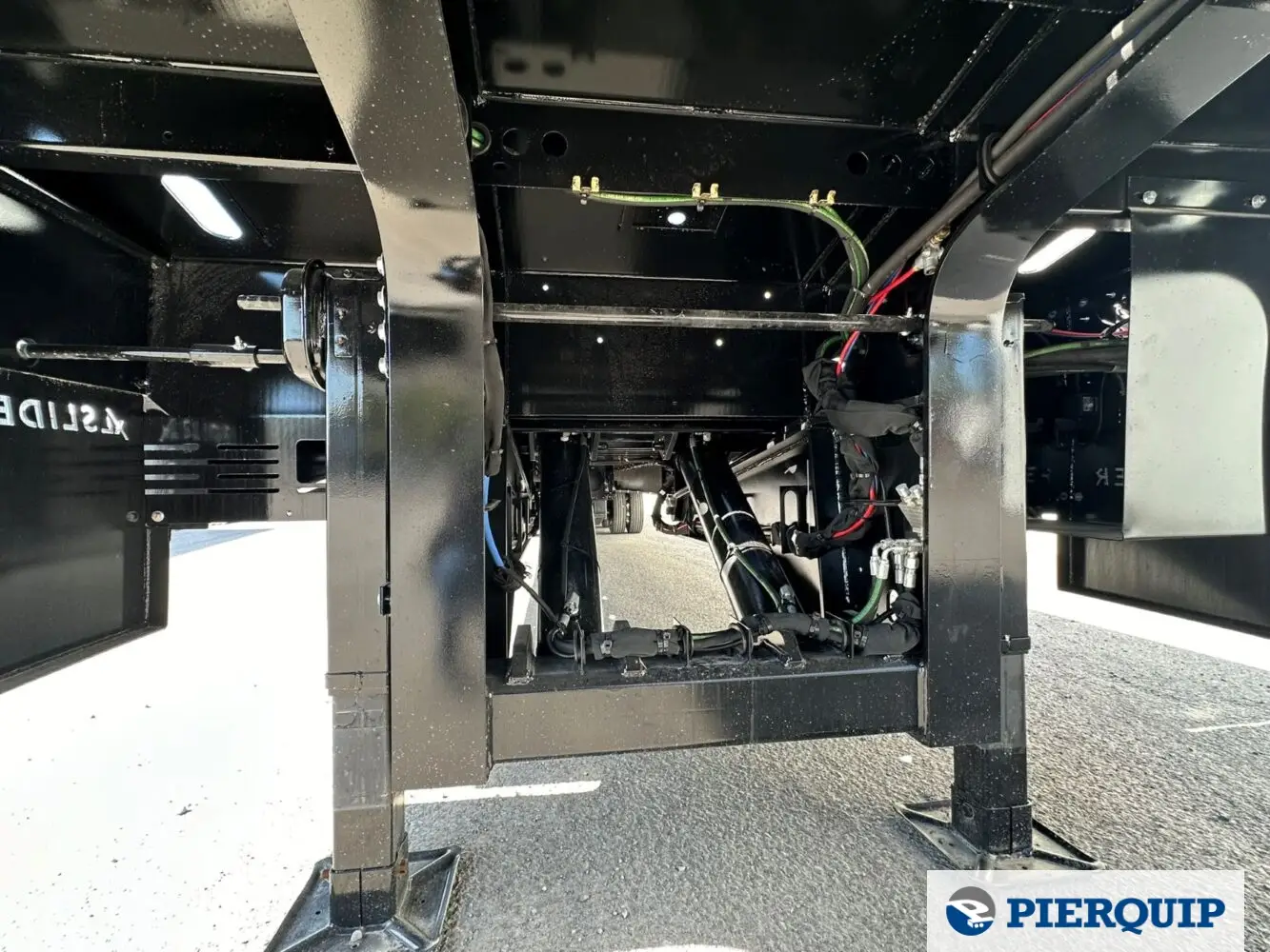 Pierquip_XL_Specialized_Sliding_Axle_Tridem_007.webp