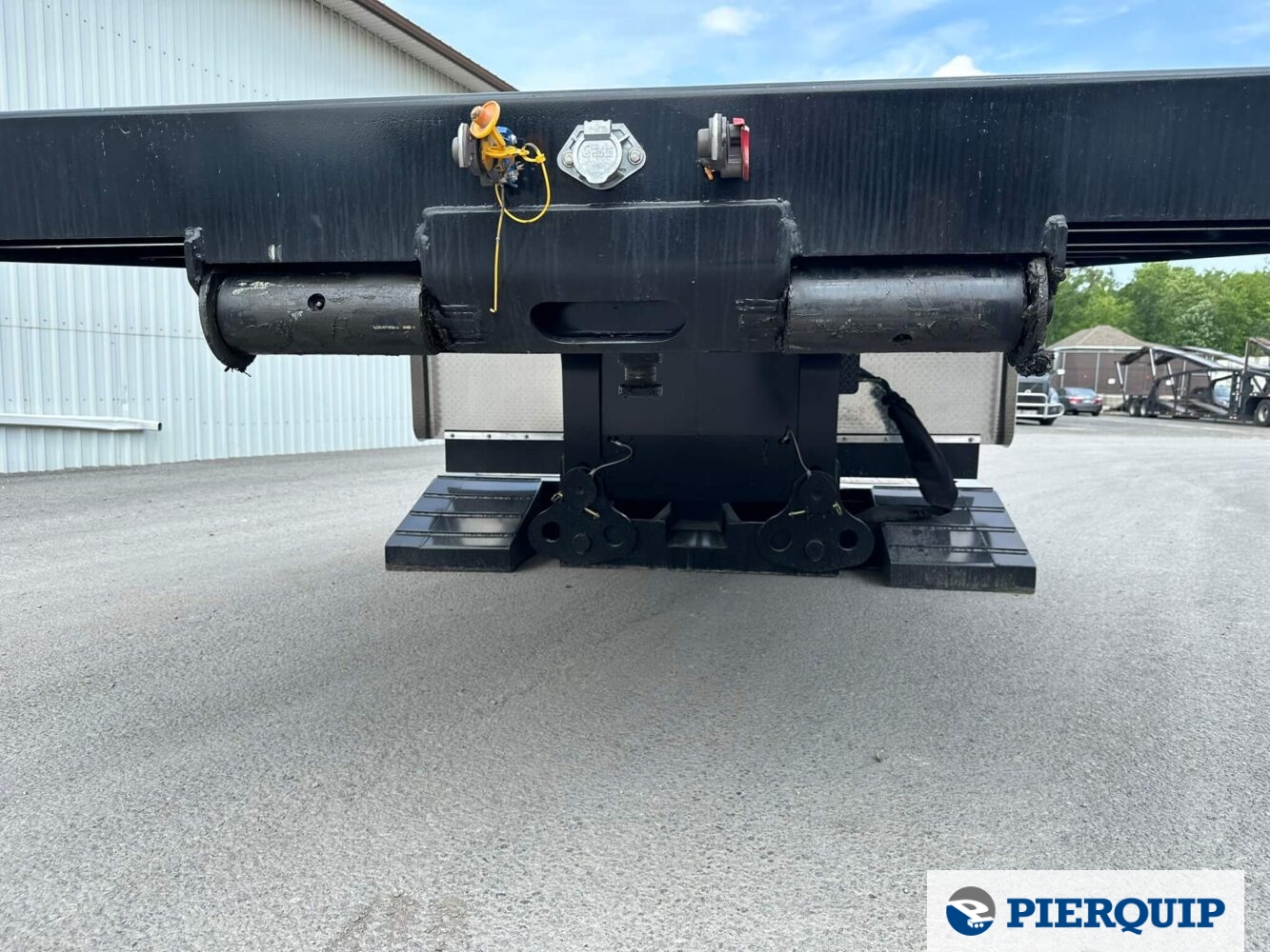 Pierquip_XL-Specialized_Float_80000-lbs_Mechanical-Detachable-Gooseneck_Tandem-2.jpeg